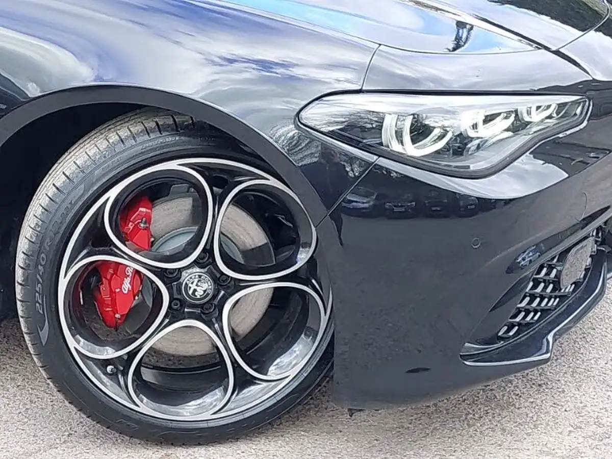 2025-alfa-romeo-giulia-20-veloce-big-8