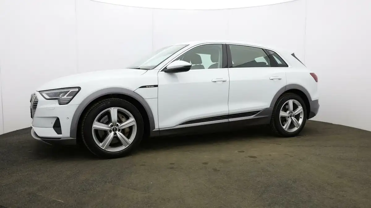 2021-audi-e-tron-50e-technik-station-wagon-big-32