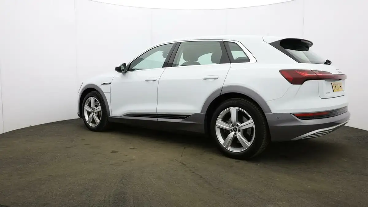 2021-audi-e-tron-50e-technik-station-wagon-big-4
