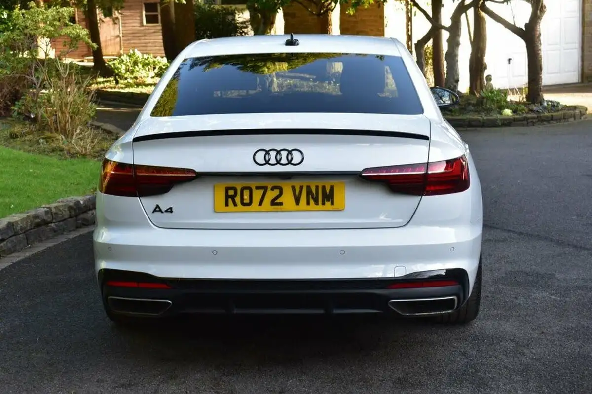 2022-audi-a4-20-35-tfsi-black-edition-s-tronic-big-3