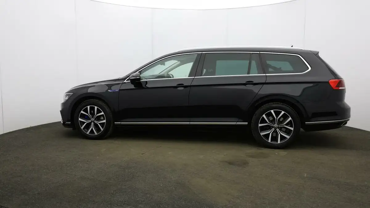 2021-volkswagen-passat-14-tsi-gte-estate-5d-big-59