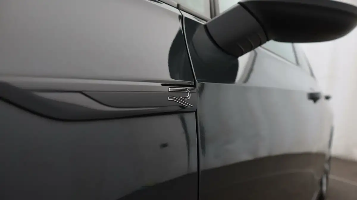2022-volkswagen-golf-15-tsi-r-line-150ps-hatchback-big-21