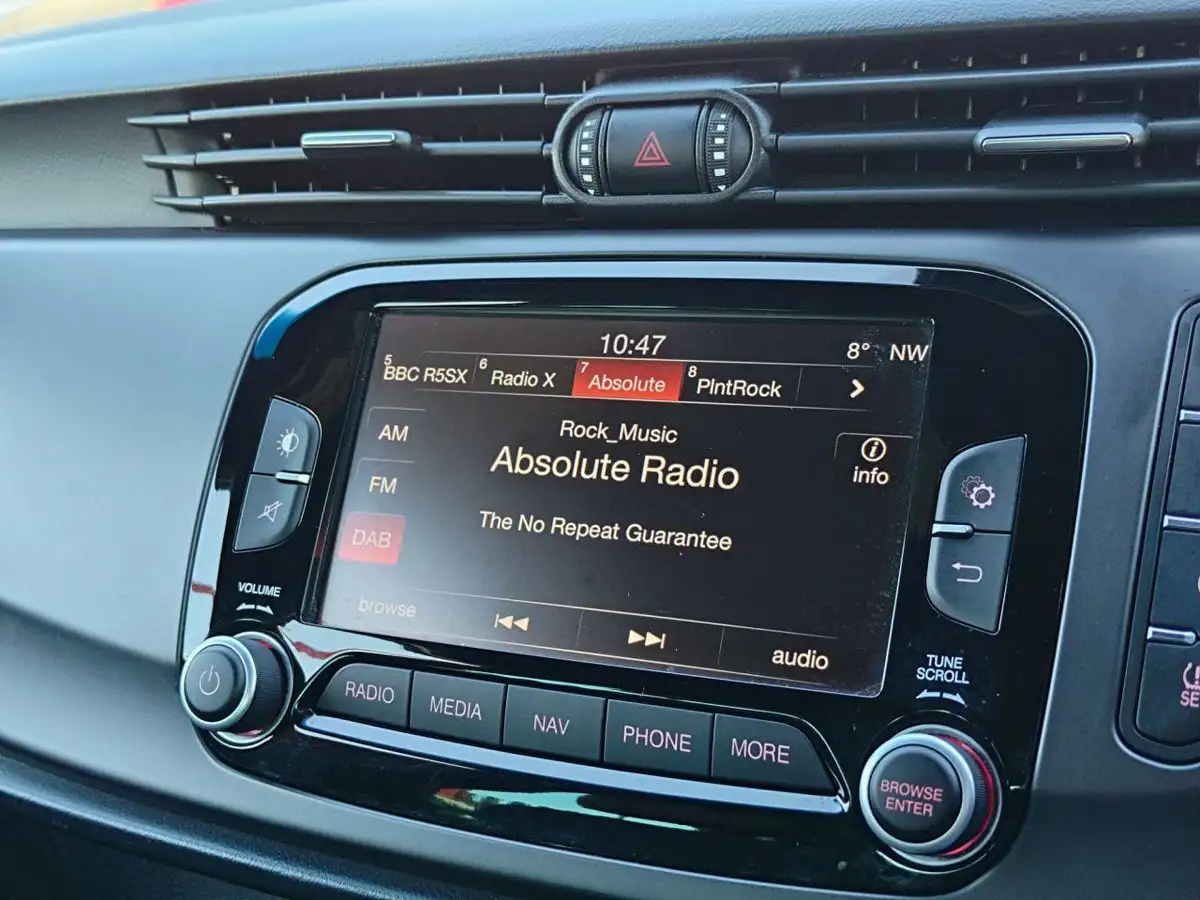 2014-alfa-romeo-giulietta-14-sportiva-nav-big-21