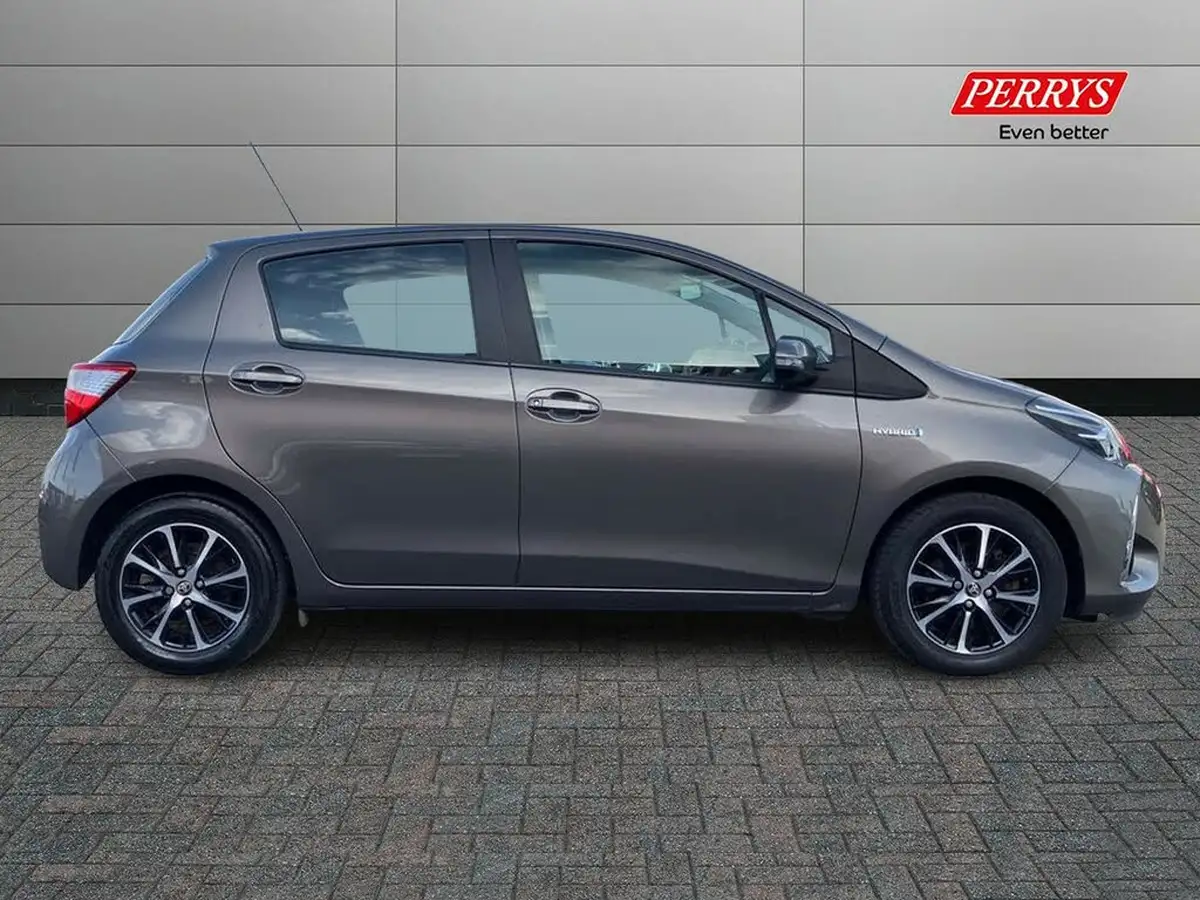 2019-toyota-yaris-15-vvt-i-icon-tech-98bhp-hybrid-1497cc-e-cvt-big-2