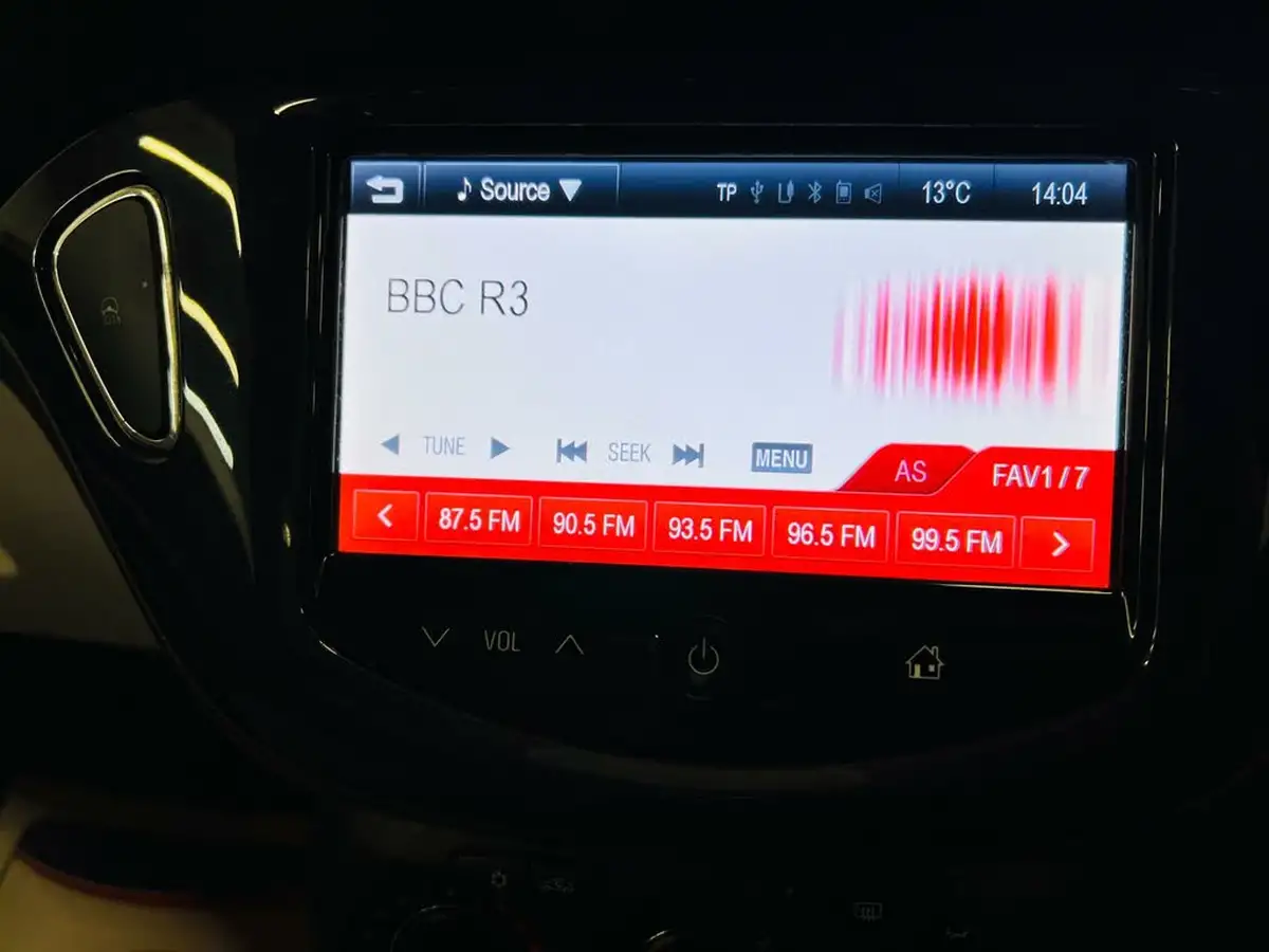 2013-vauxhall-adam-12-jam-big-23