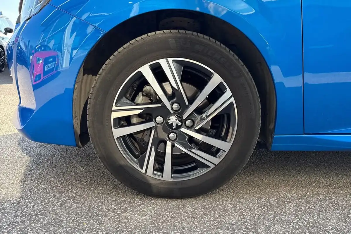 2021-peugeot-208-12-puretech-allure-premium-100bhp-eat8-big-12