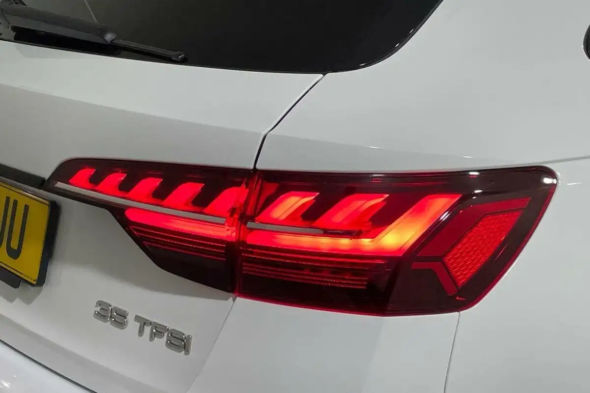 2021-audi-a4-avant-20-35-tfsi-black-edition-s-tronic-big-16