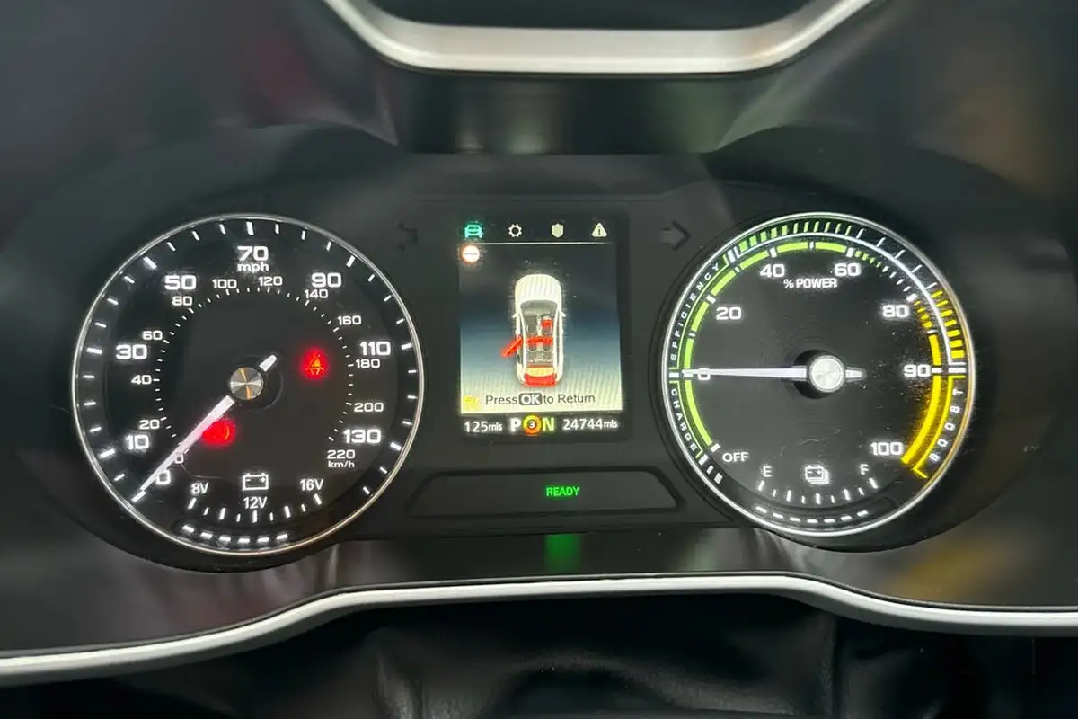 2020-mg-zs-suv-e-exclusive-ev-big-10