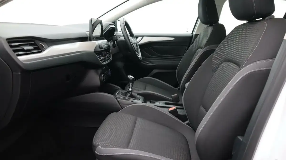 2020-ford-focus-15-zetec-120ps-estate-big-14
