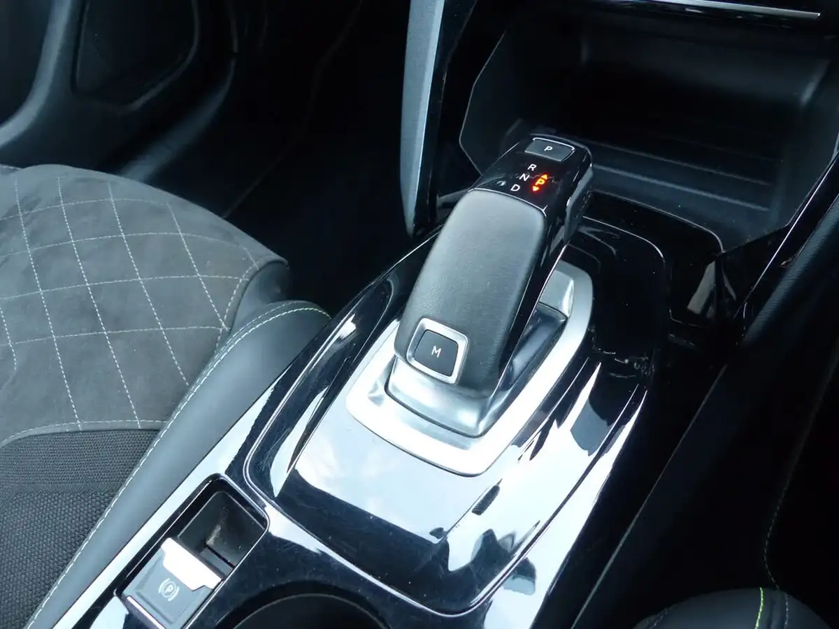 2021-peugeot-208-12-puretech-gt-premium-130bhp-eat8-big-15