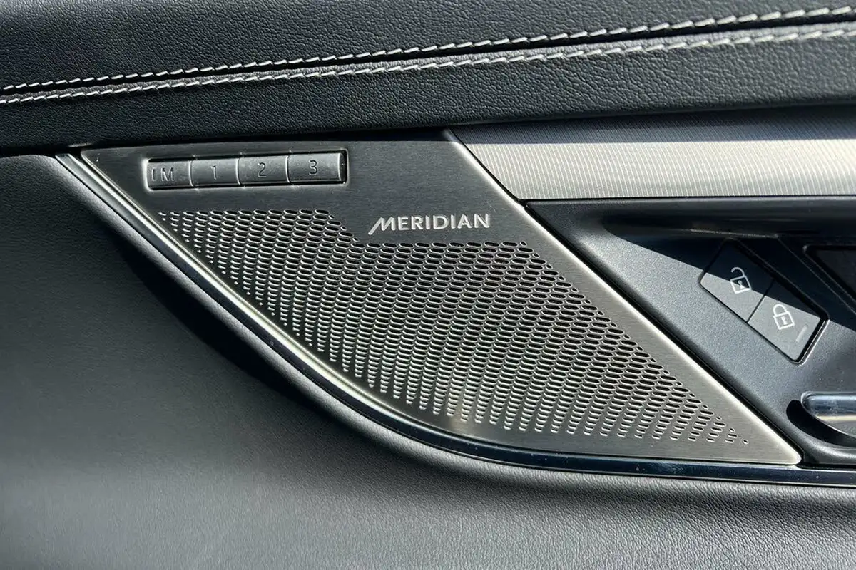 2024-jaguar-xf-20-d200-r-dynamic-se-black-saloon-4d-big-8