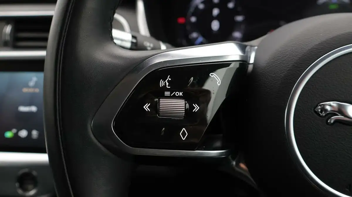 2020-jaguar-i-pace-ev400-hse-big-25