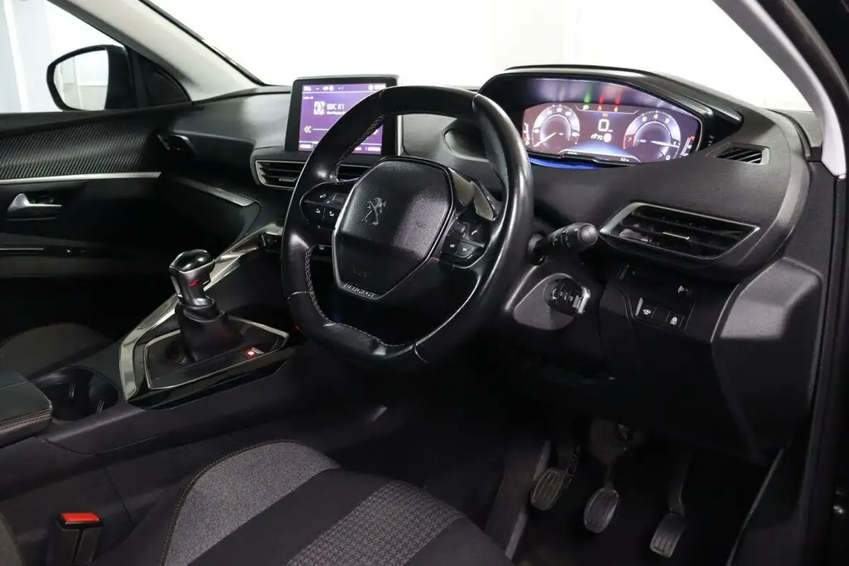 2018-peugeot-3008-suv-12-puretech-active-big-27