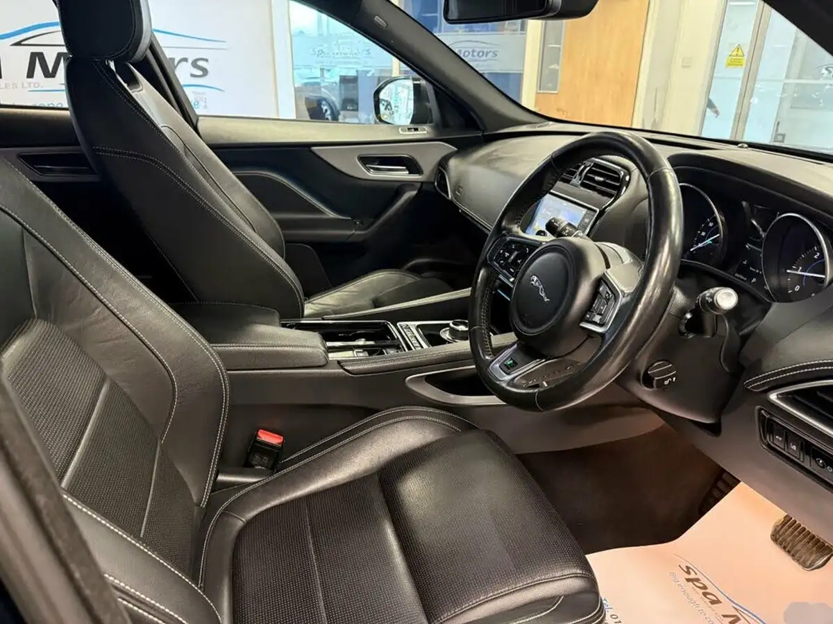 2017-jaguar-f-pace-20-i4d-r-sport-180ps-awd-auto-big-8
