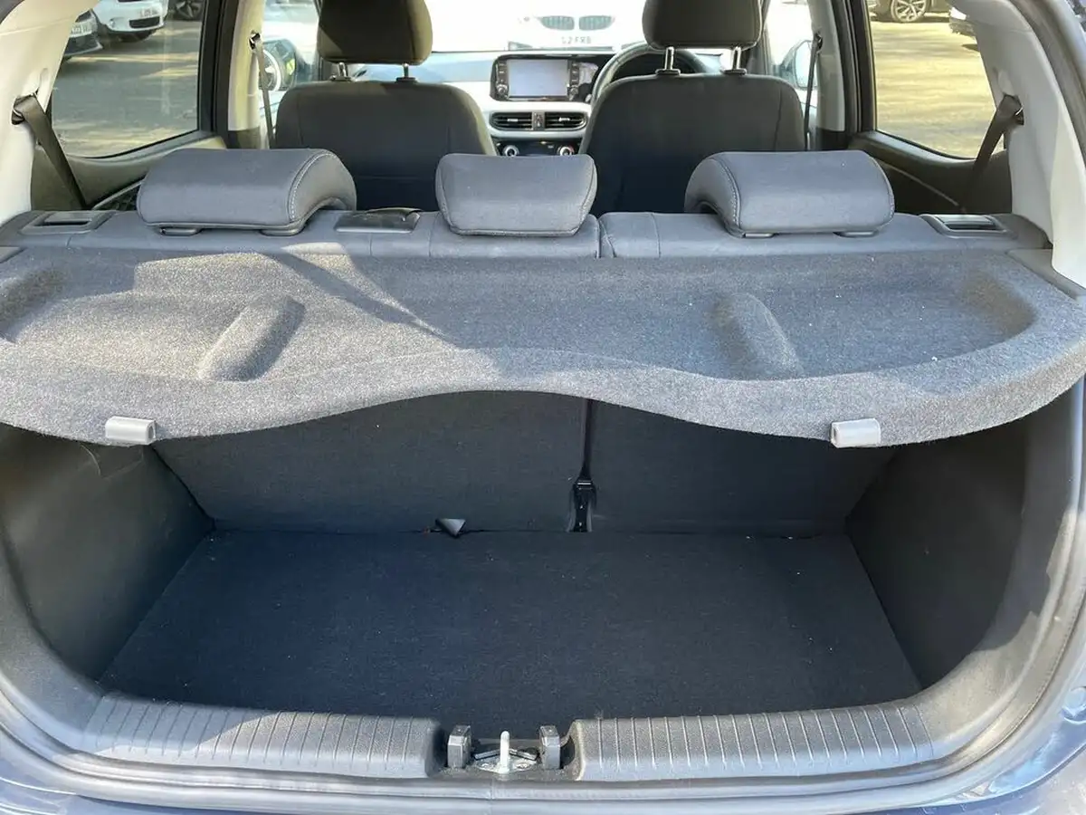 2023-hyundai-i10-10-premium-big-11