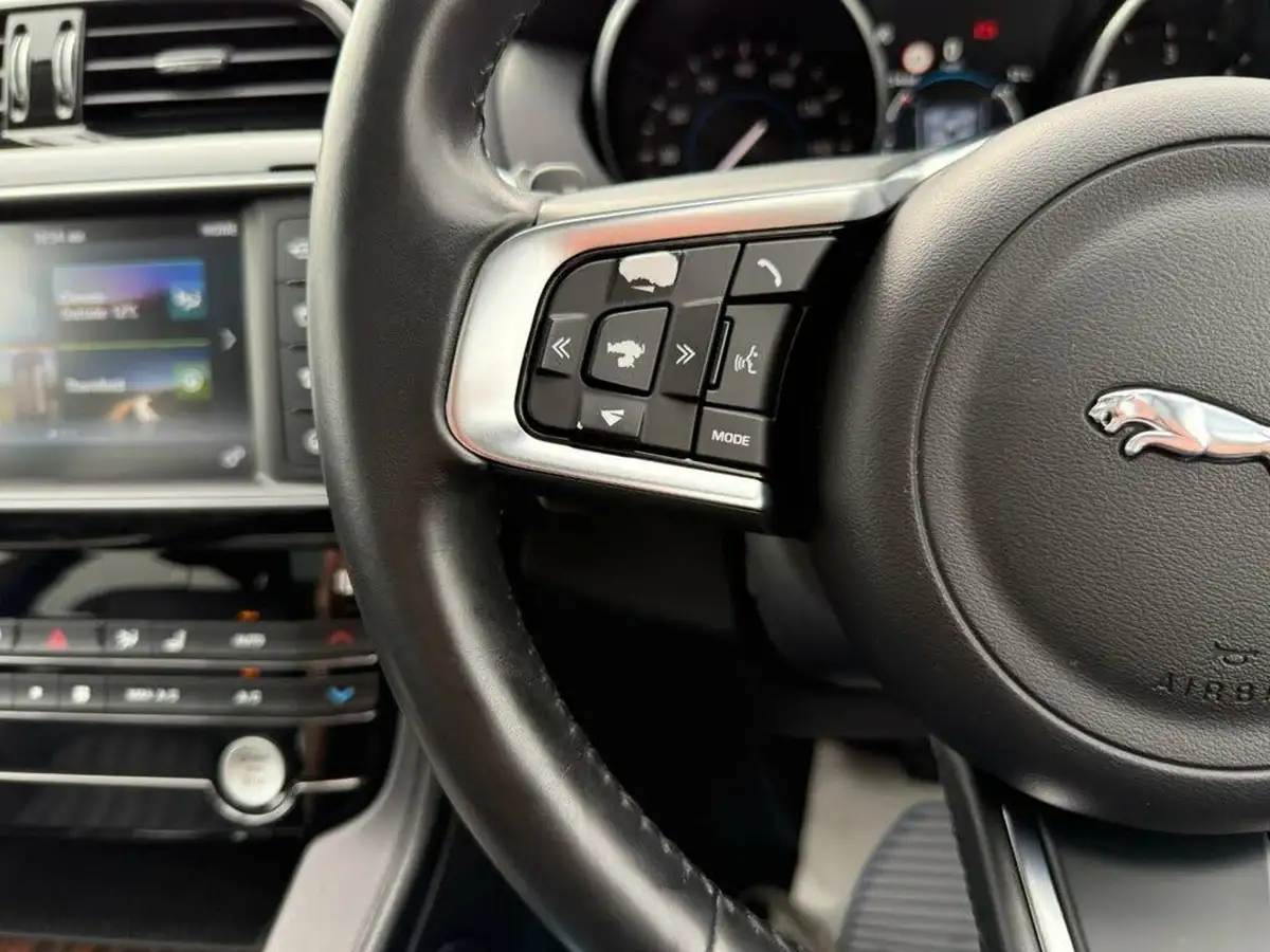 2017-jaguar-f-pace-20-i4d-portfolio-180ps-awd-ss-auto-big-15