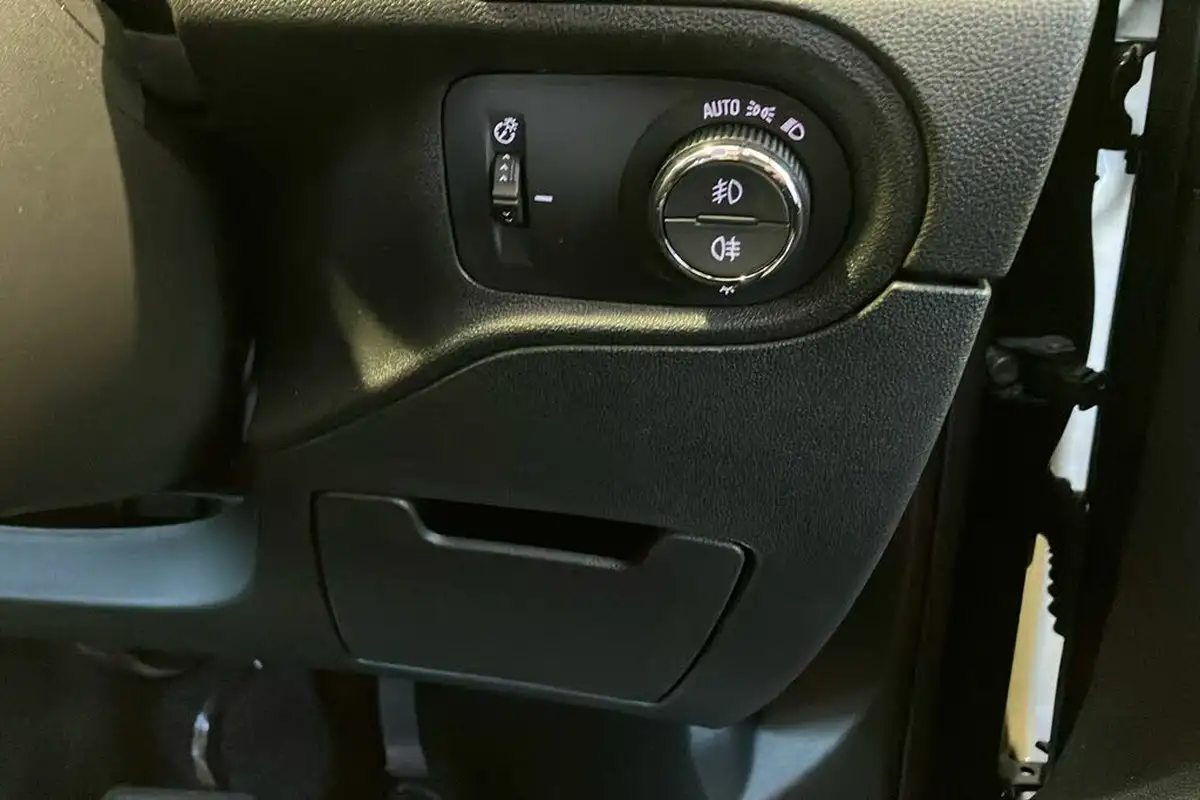 2024-vauxhall-grandland-12-ultimate-136ps-hybrid-e-dct6-auto-big-17