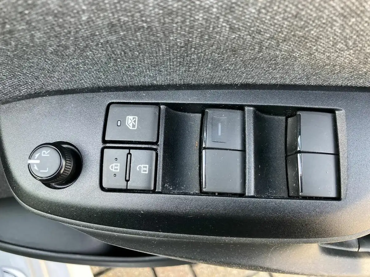 2022-toyota-yaris-15-vvt-i-design-big-17