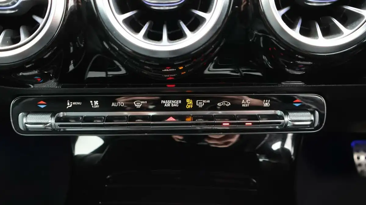 2020-mercedes-benz-cla-13-cla-250e-amg-line-premium-coupe-4d-big-12