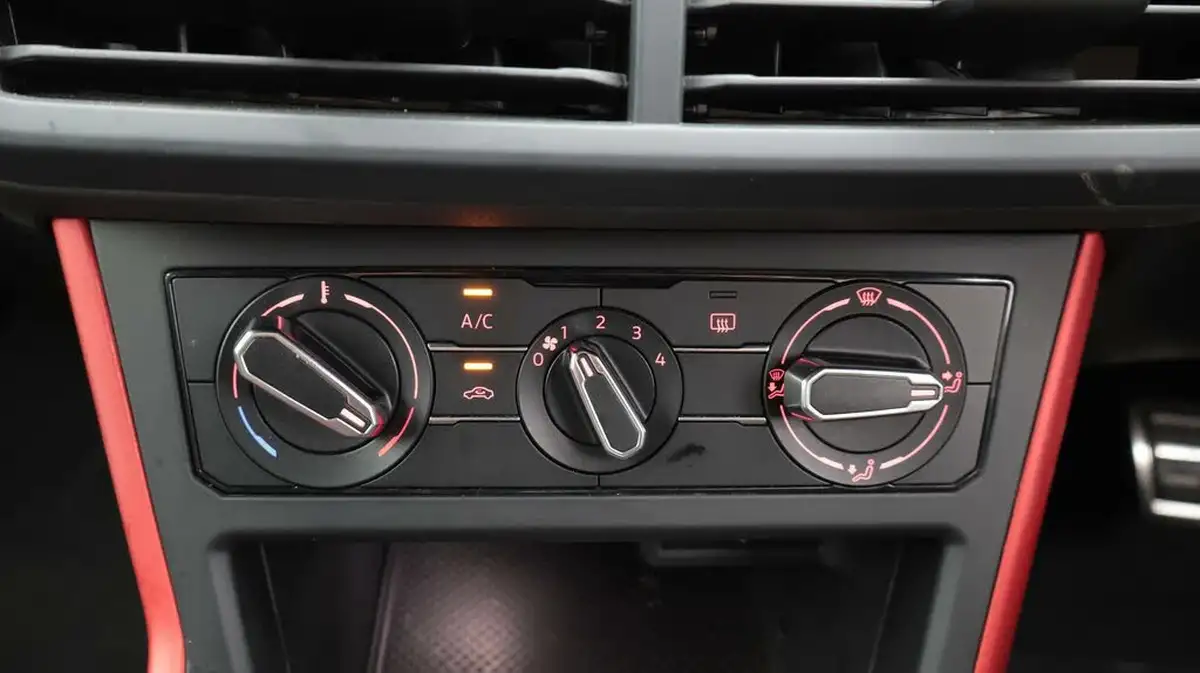 2021-volkswagen-polo-20-tsi-gti-big-12