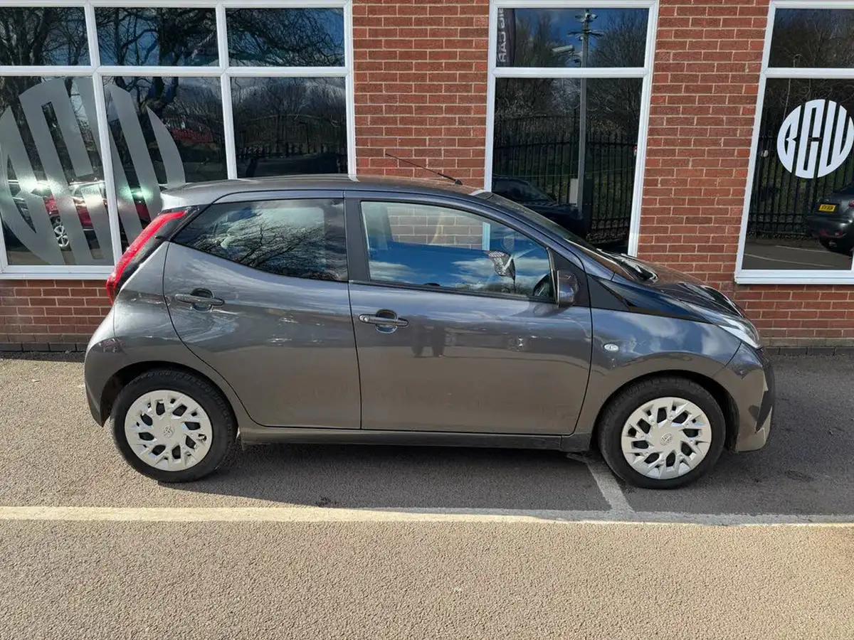 2021-toyota-aygo-10-vvt-i-x-play-tss-big-4