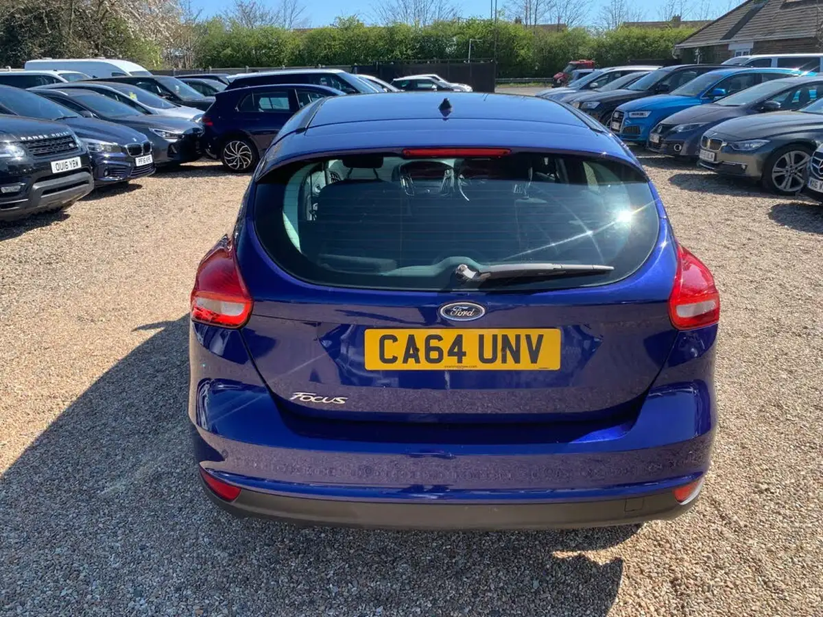 2015-ford-focus-16tdci-zetec-hatchback-big-5