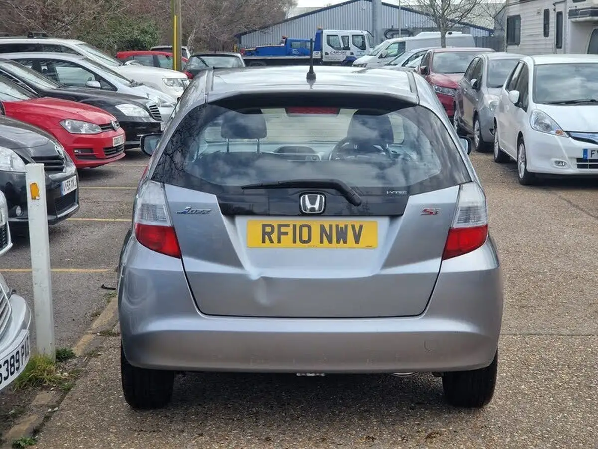 2010-honda-jazz-14-si-big-4
