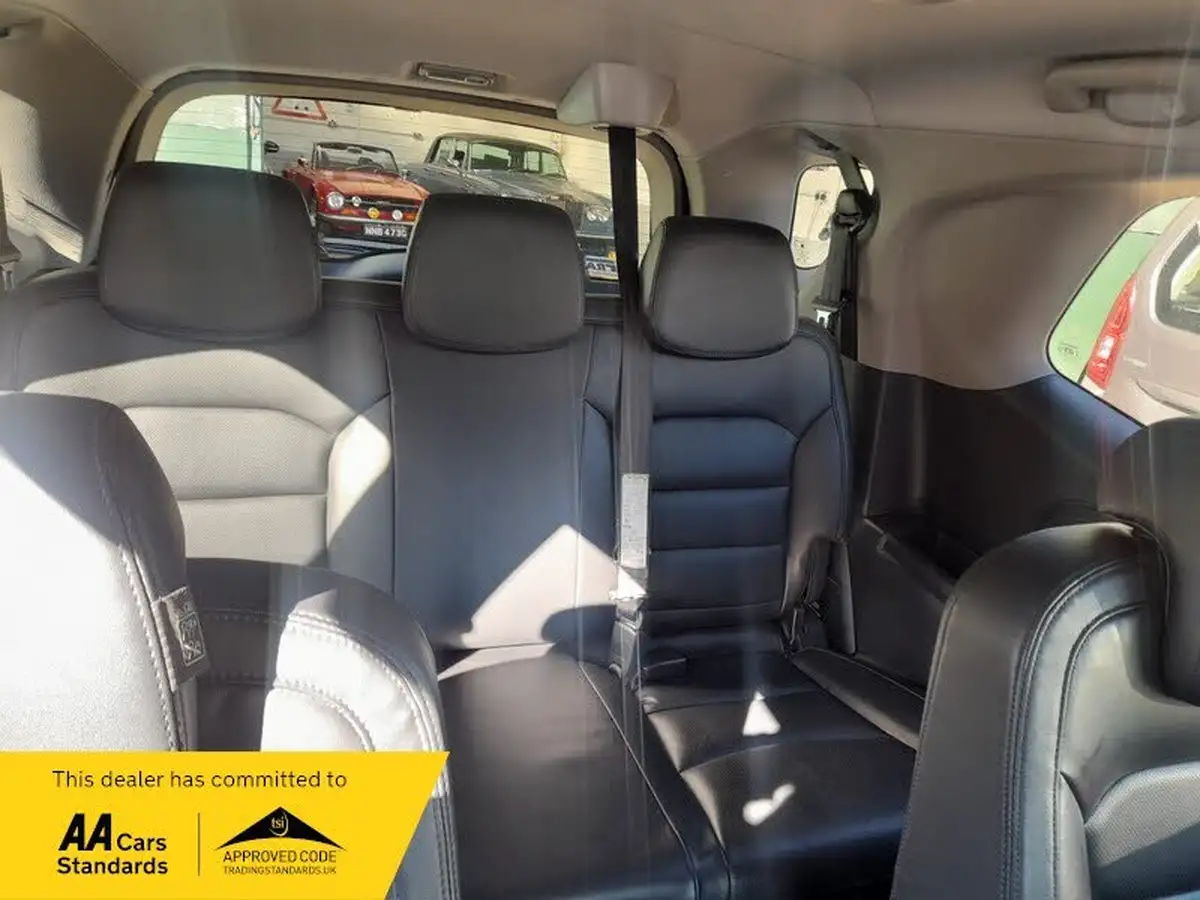 2019-kgm-ssangyong-turismo-22td-ex-auto-big-12