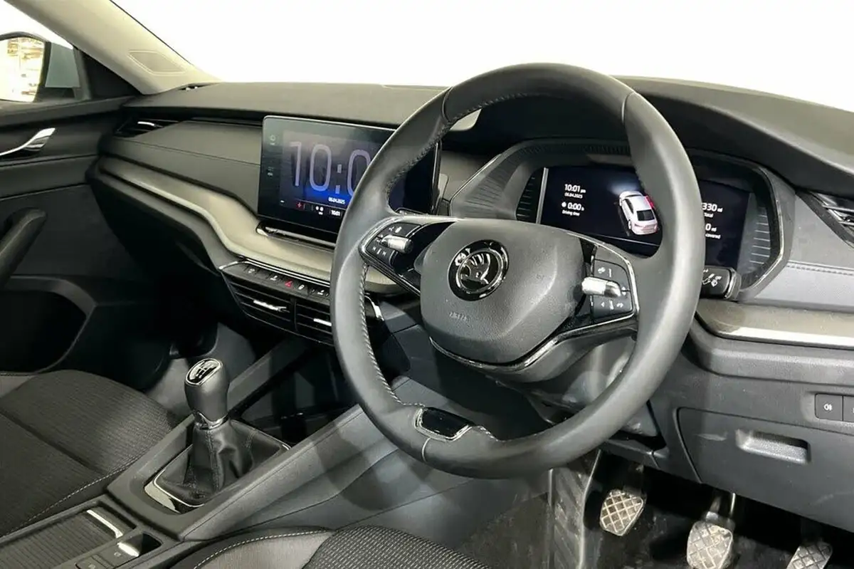 2023-skoda-octavia-10-tsi-se-technology-110ps-hatchback-big-6