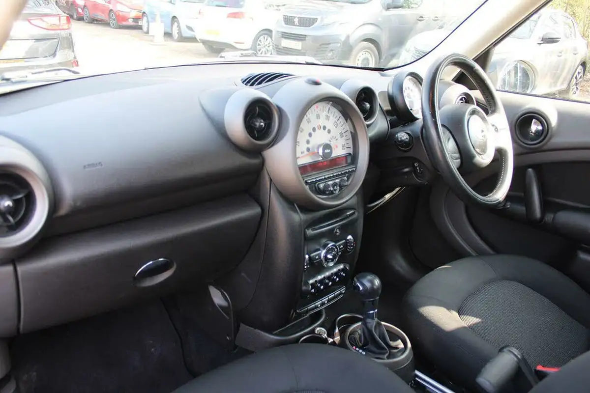 2012-mini-countryman-16-cooper-122bhp-auto-big-1