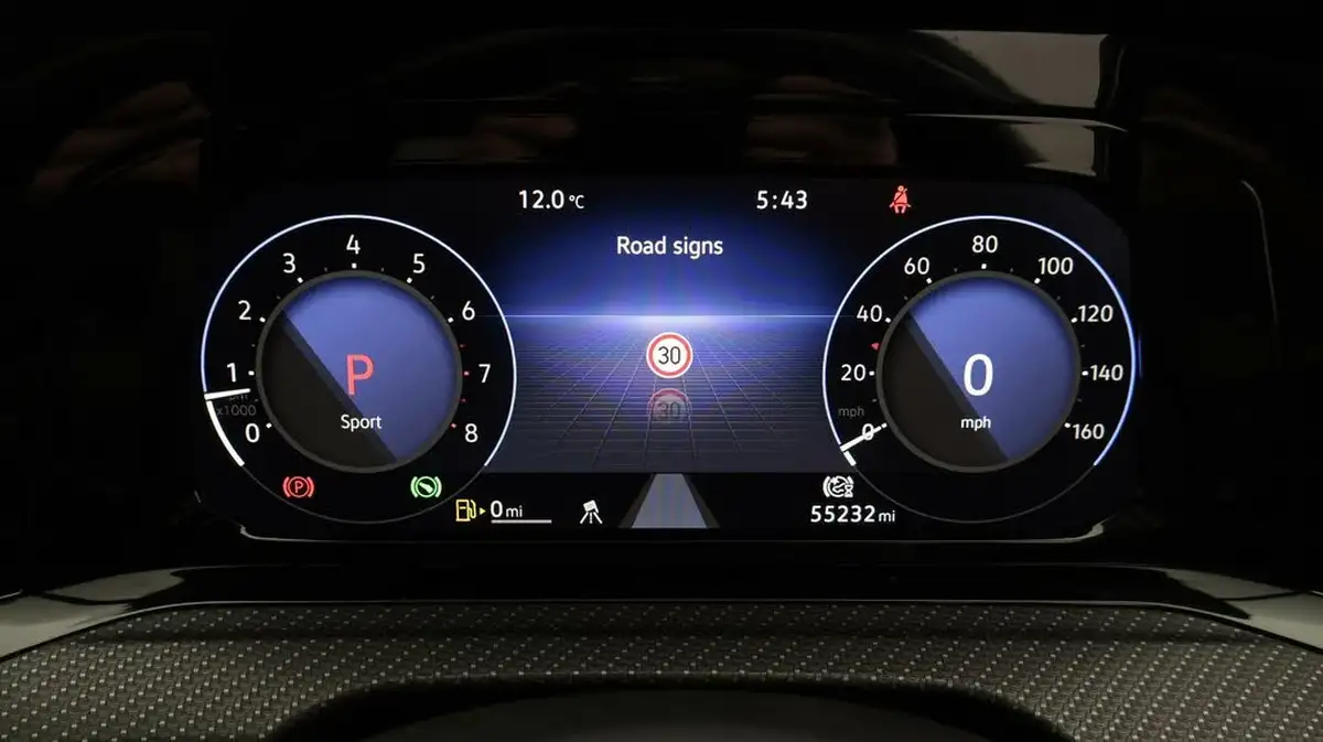 2021-volkswagen-golf-big-10
