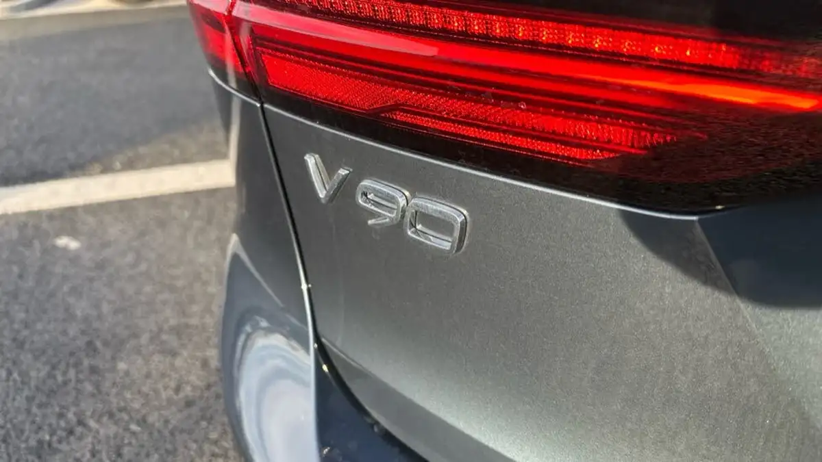 2025-volvo-v90-20-t8-ultra-big-41