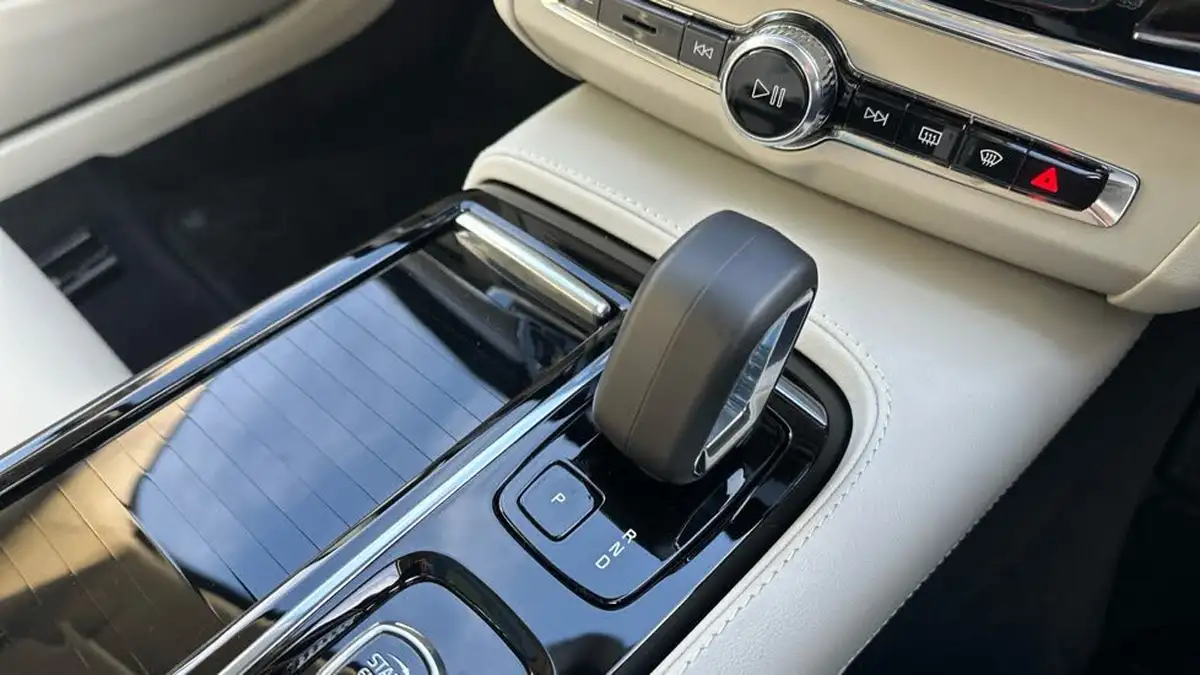 2025-volvo-v90-20-t8-ultra-big-13