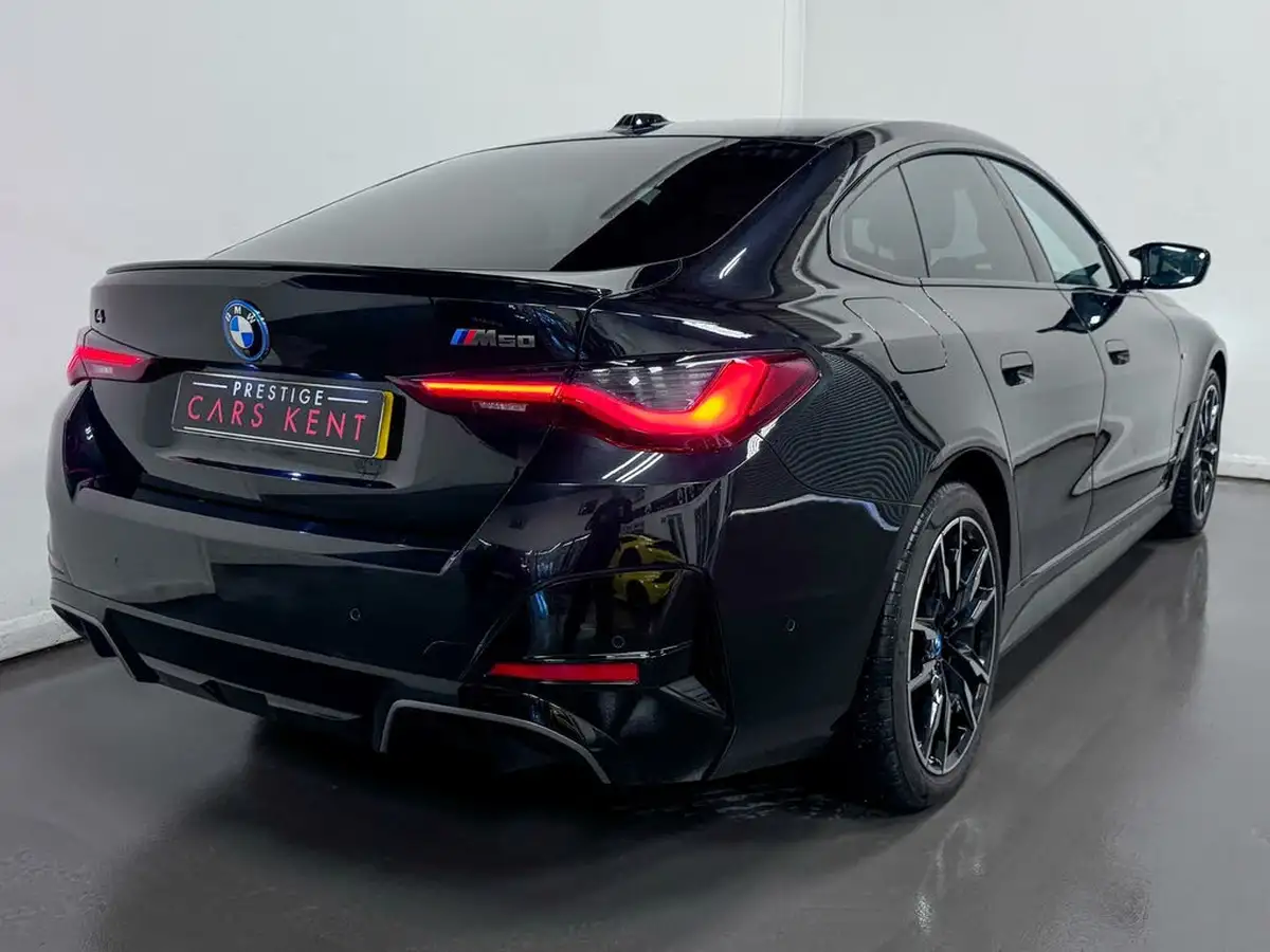 2022-bmw-i4-e-m50-big-11