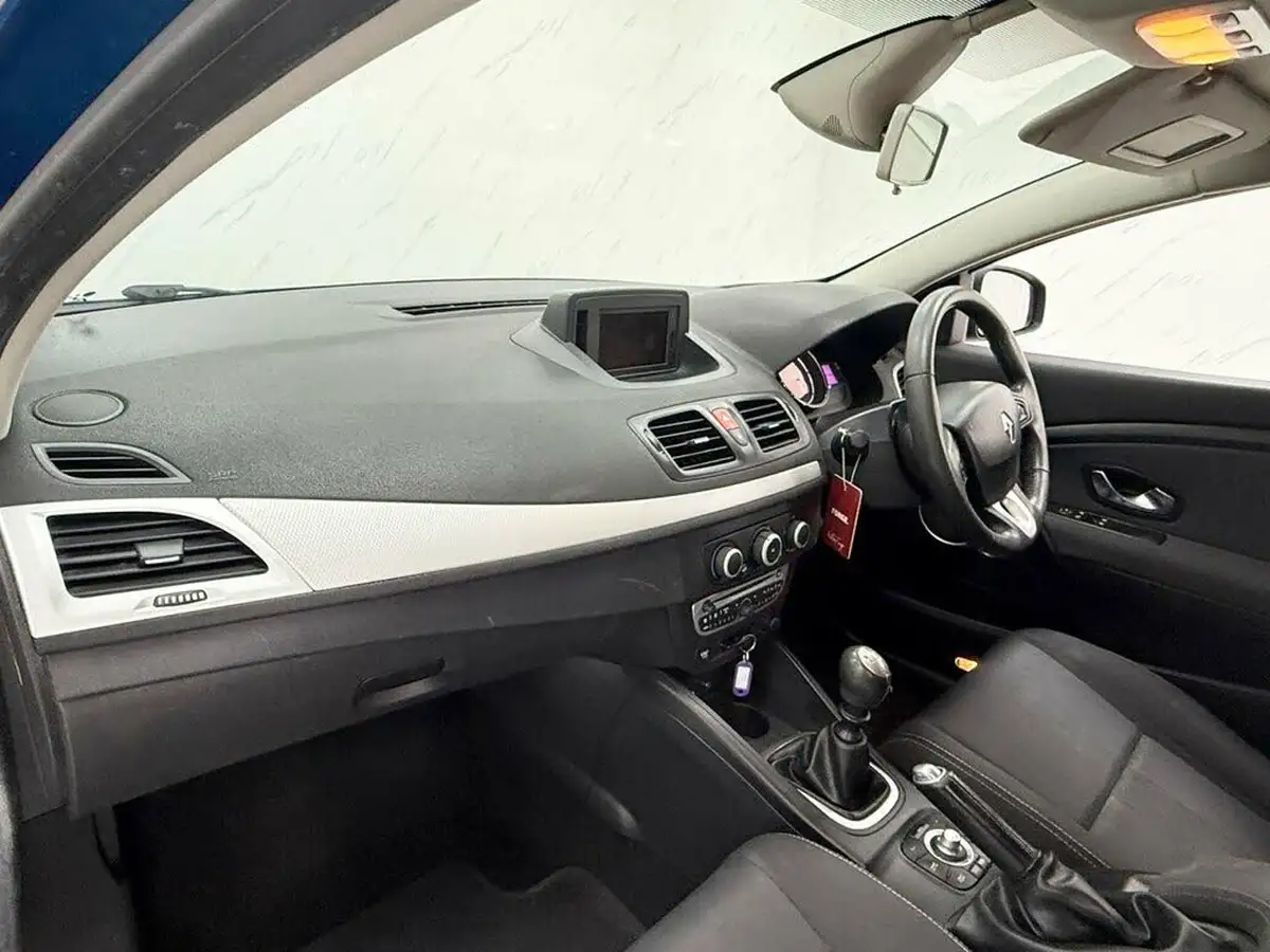 2010-renault-megane-15td-dynamique-tom-tom-15dci-106bhp-coupe-2d-big-12