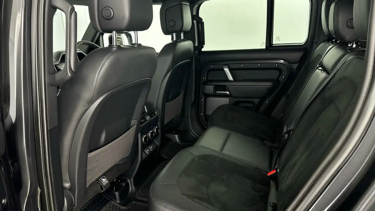 2023-land-rover-110-defender-50-p525-v8-carpathian-edition-big-13