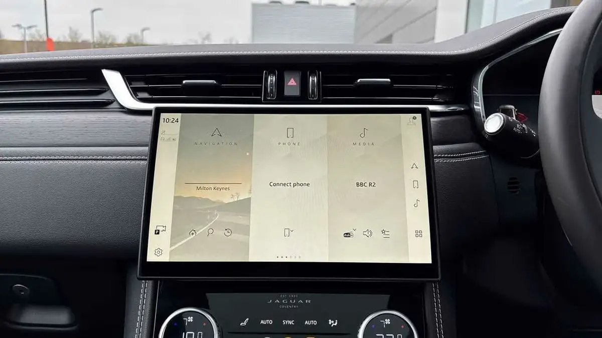 2024-jaguar-f-pace-20-d200-r-dynamic-hse-black-big-13