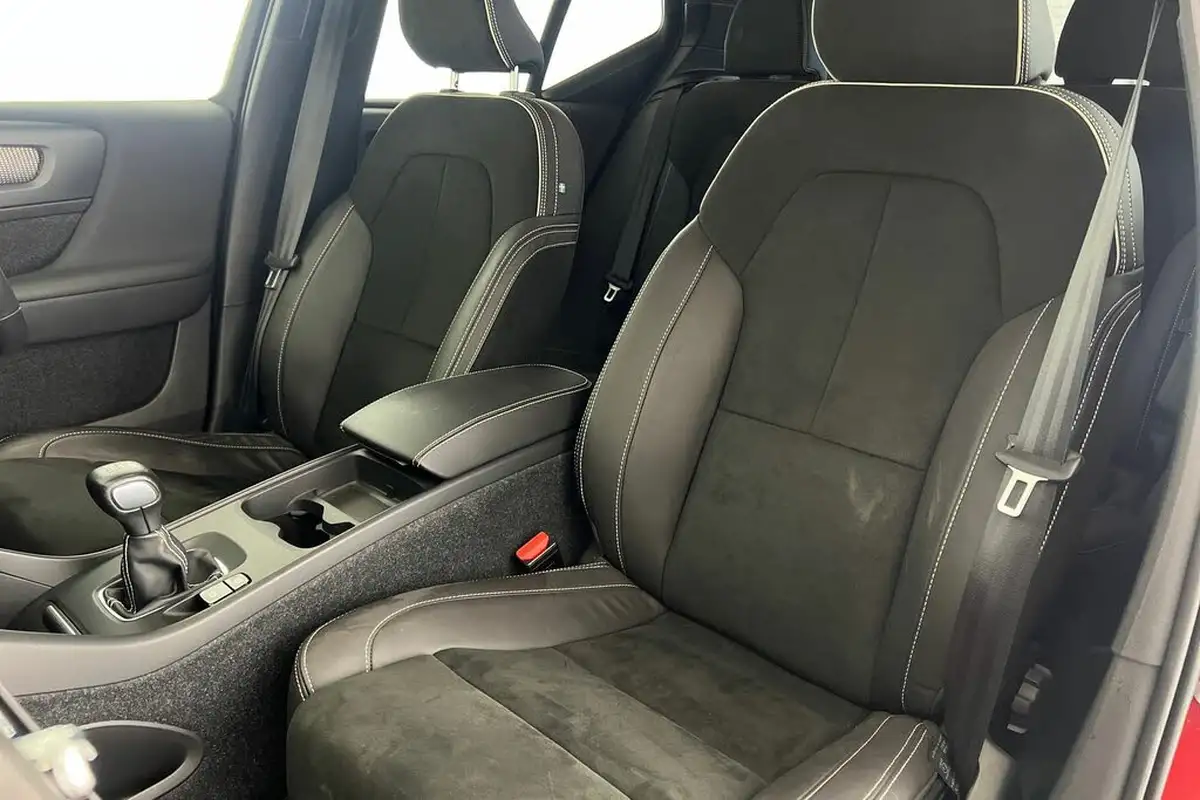 2022-volvo-xc40-15-t3-r-design-big-32