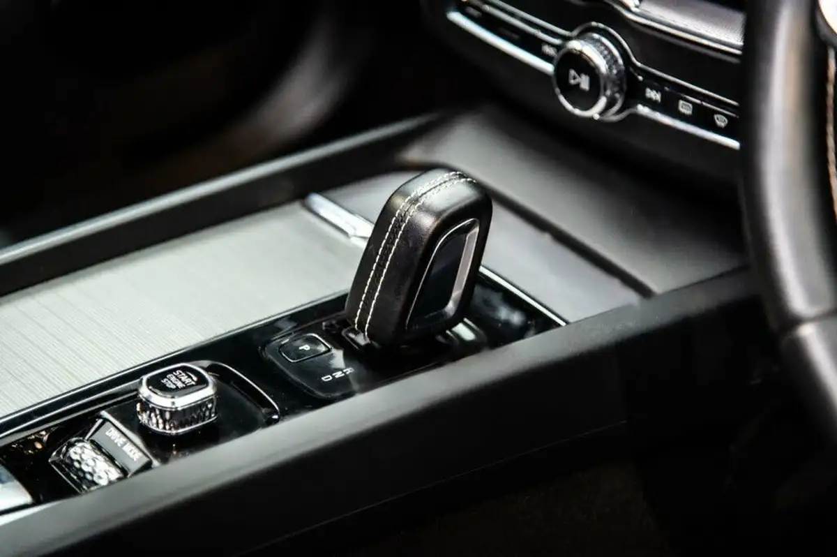 2021-volvo-xc60-20-t8-polestar-engineered-405bhp-twin-engine-big-22