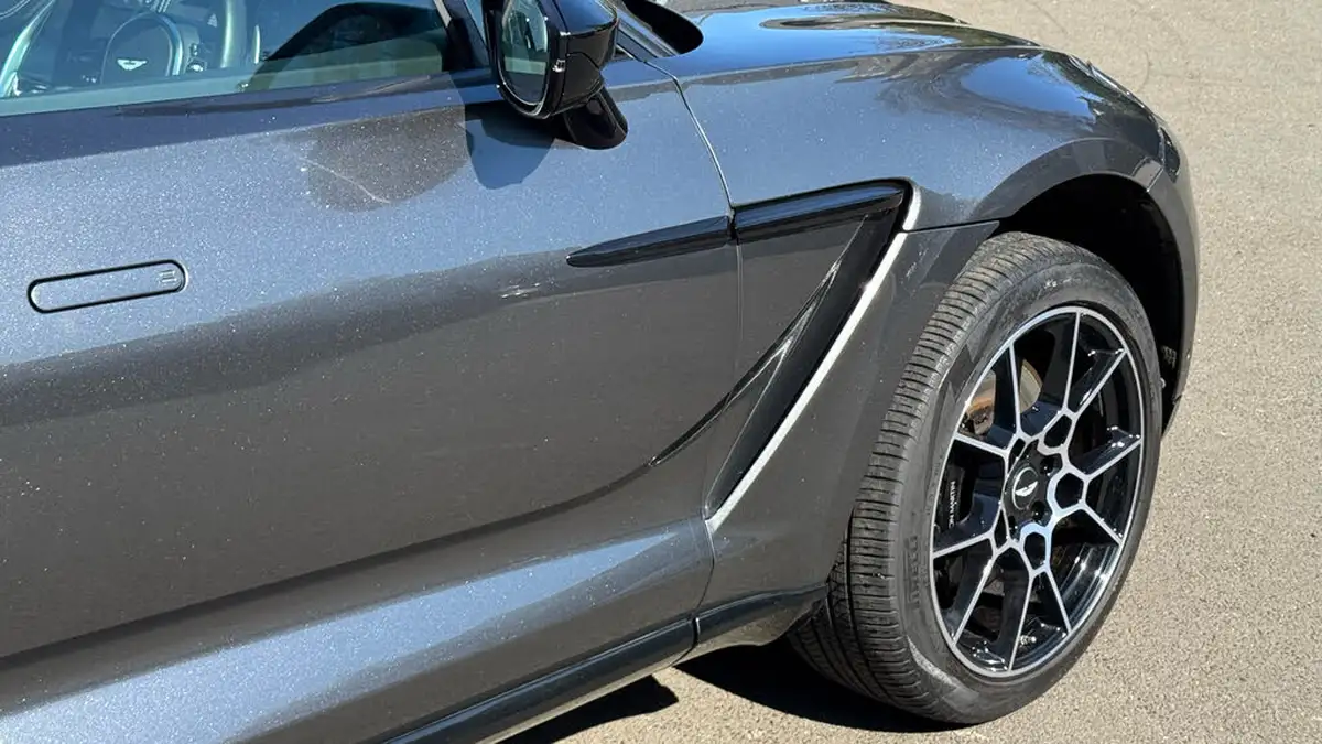 2021-aston-martin-dbx-40-v8-big-8