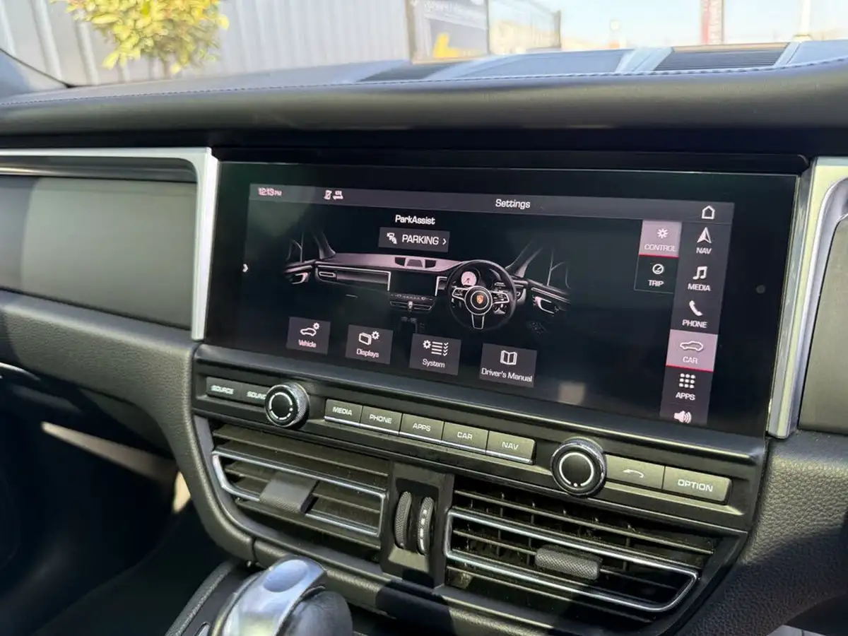 2018-porsche-macan-big-50