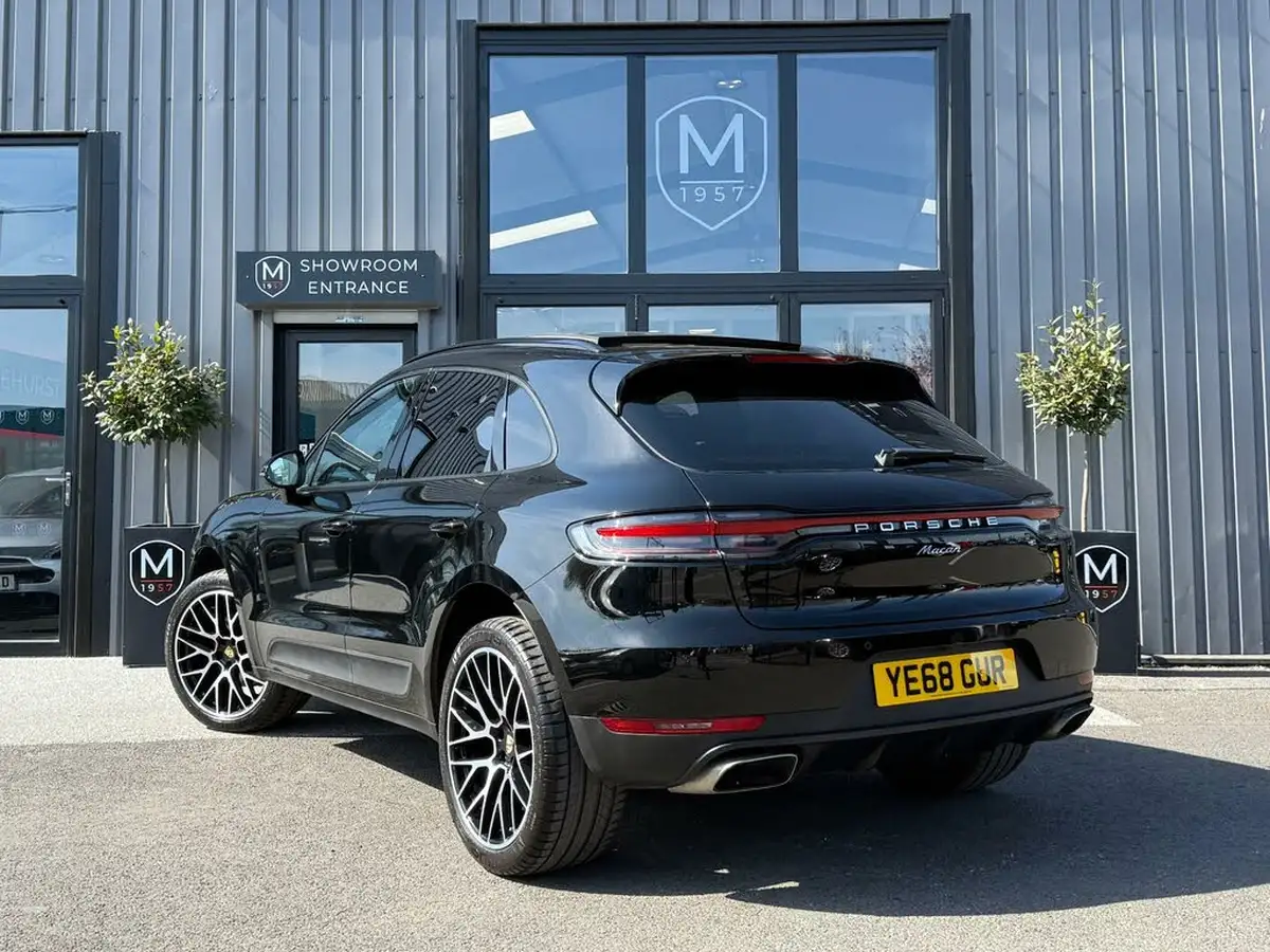 2018-porsche-macan-big-2
