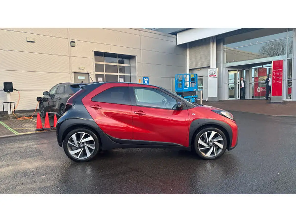 2023-toyota-aygo-x-10-vvt-i-edge-big-15