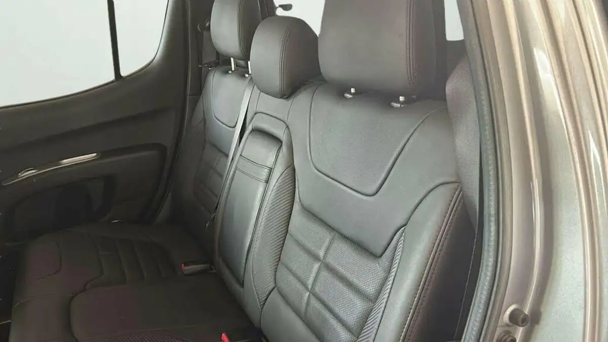 2014-mitsubishi-l200-25td-barbarian-auto-big-39