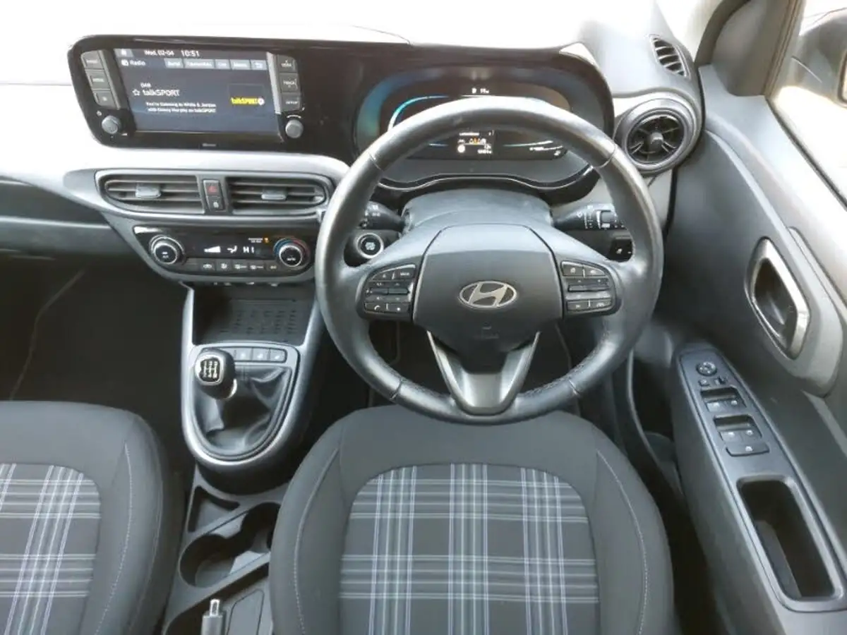 2023-hyundai-i10-10-premium-big-6