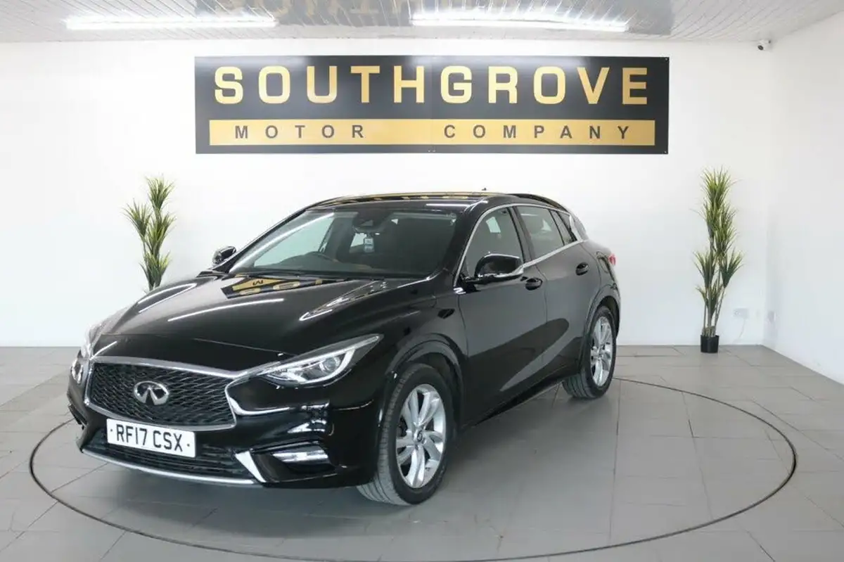 2017-infiniti-q30-15d-business-executive-dct-big-1