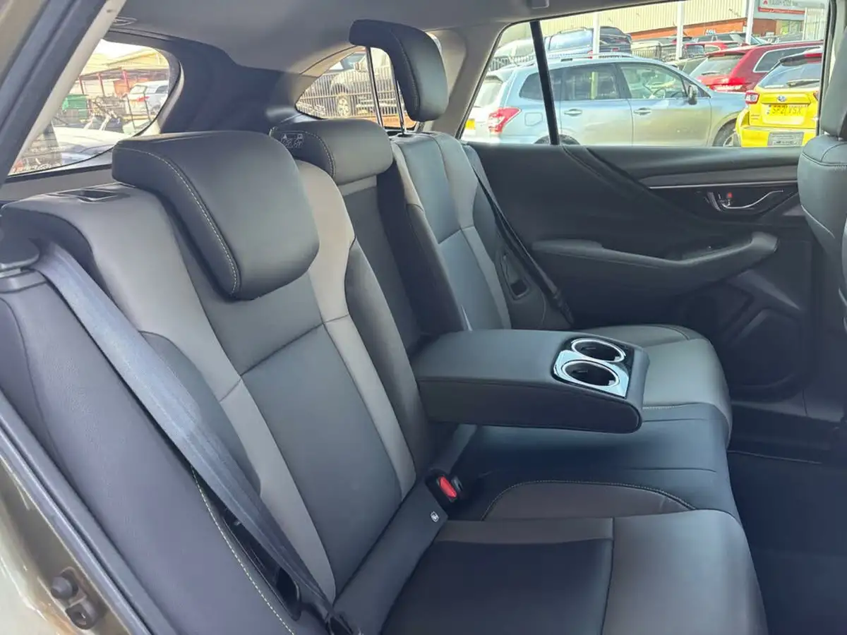 2023-subaru-outback-25i-field-big-16