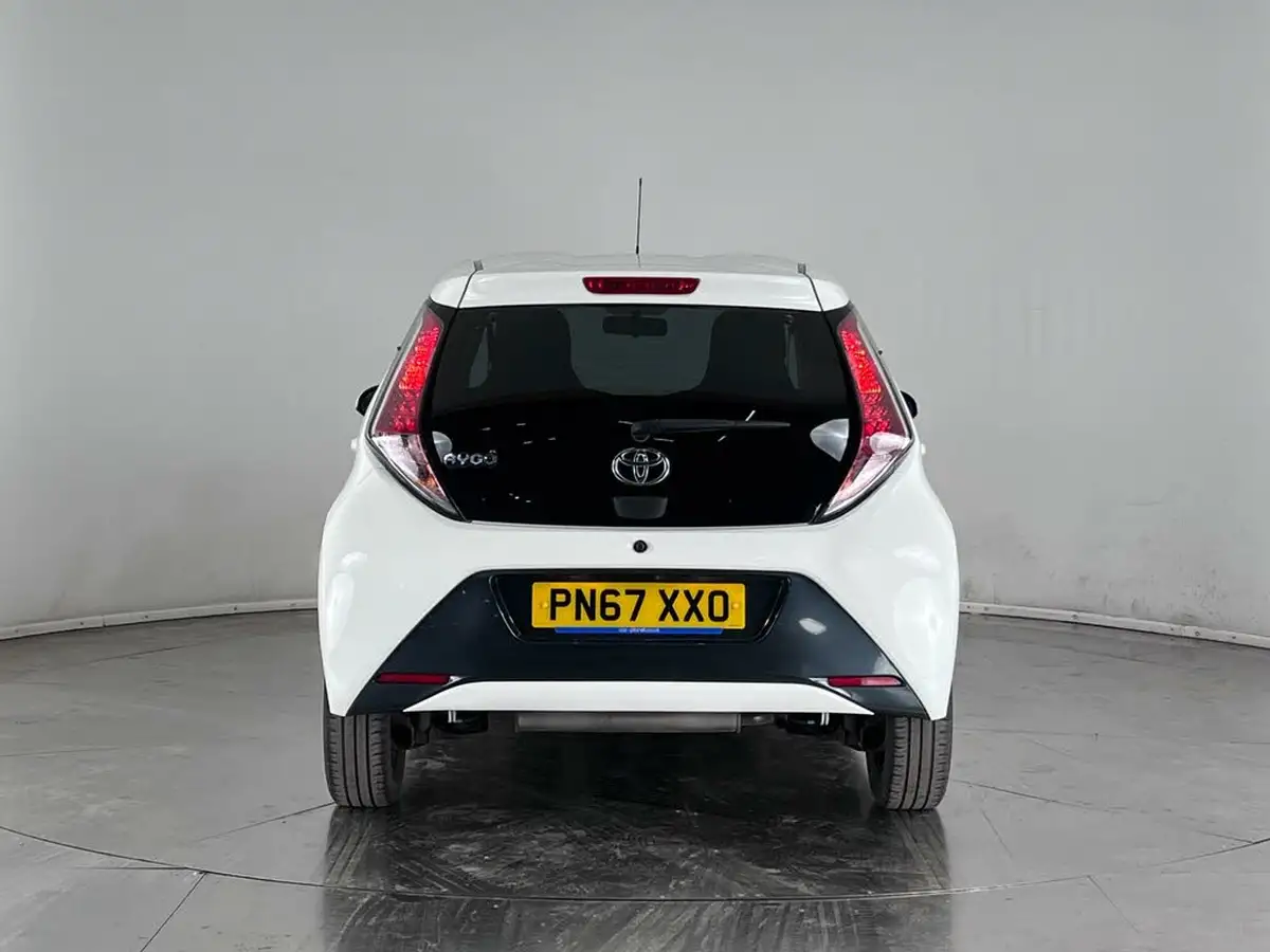 2017-toyota-aygo-10-vvt-i-x-style-71bhp-x-shift-big-6