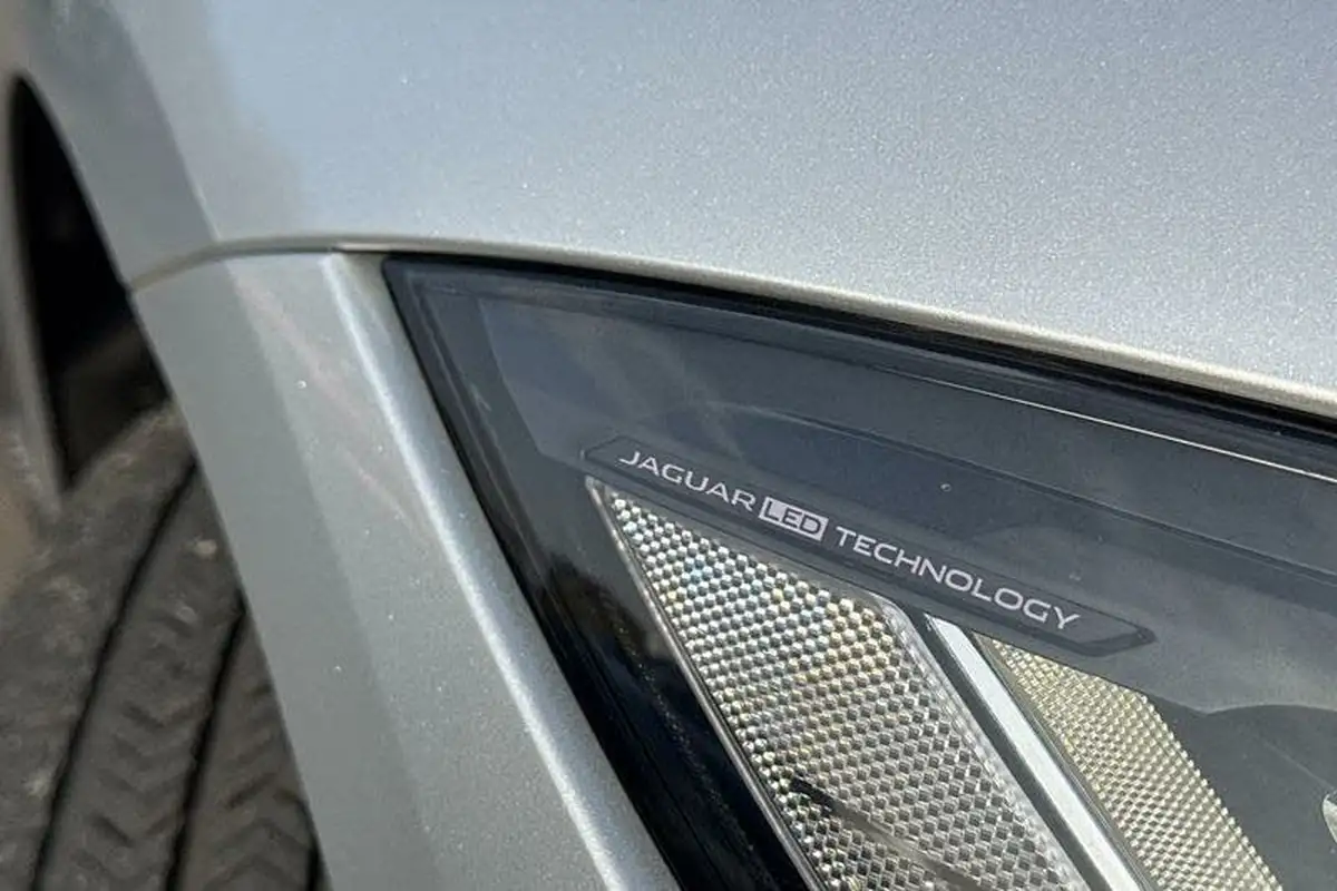 2021-jaguar-i-pace-ev400-se-big-39