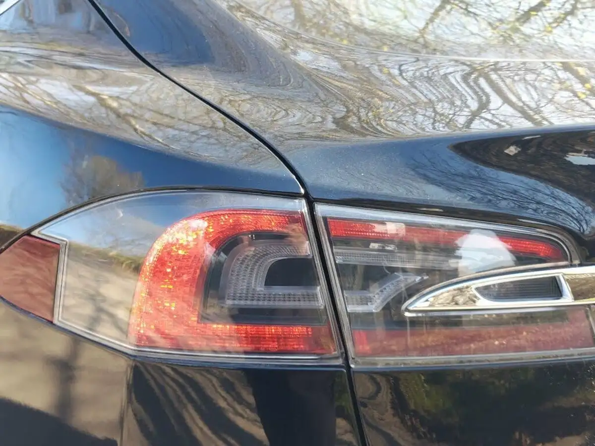 2017-tesla-model-s-e-90d-311kw-nav-big-13